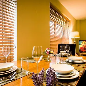 Superb Center 1 Or 2 Bedroom Apts King Bed Apartment