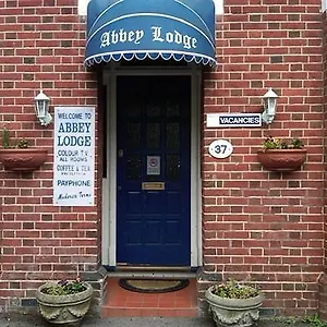 2* Pensión Abbey -